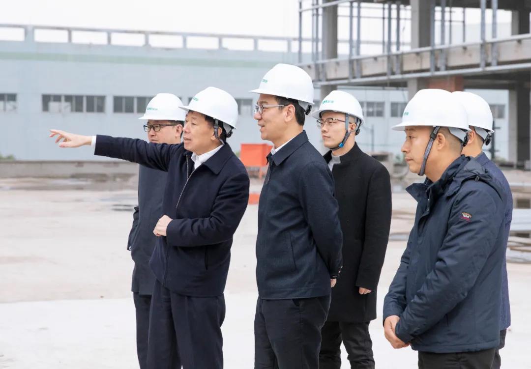 杭州市蕭山區委副書記、區長章登峰，區委常委、蕭山經濟開發區黨工委書記、管委會主任葉建宏等一行到圣奧國際家具生產基地（健康辦公生態園）現場參觀考察重大項目推進情況