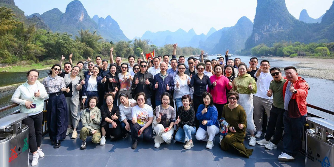 2024-2025圣奧全國(guó)營(yíng)銷(xiāo)大會(huì)參會(huì)人員合影